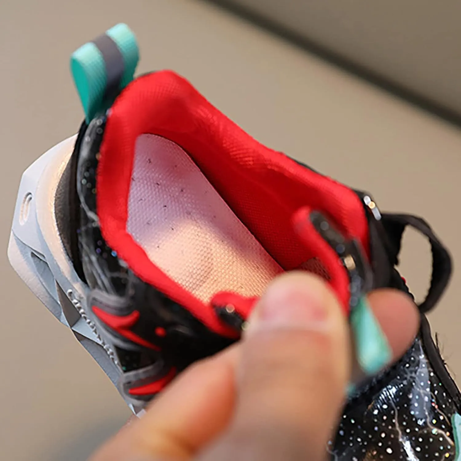 Little Girls Boys Sneakers LED Charged Breathable Soft Sole Strap Collision Color Smooth Reflective Sport Shoes