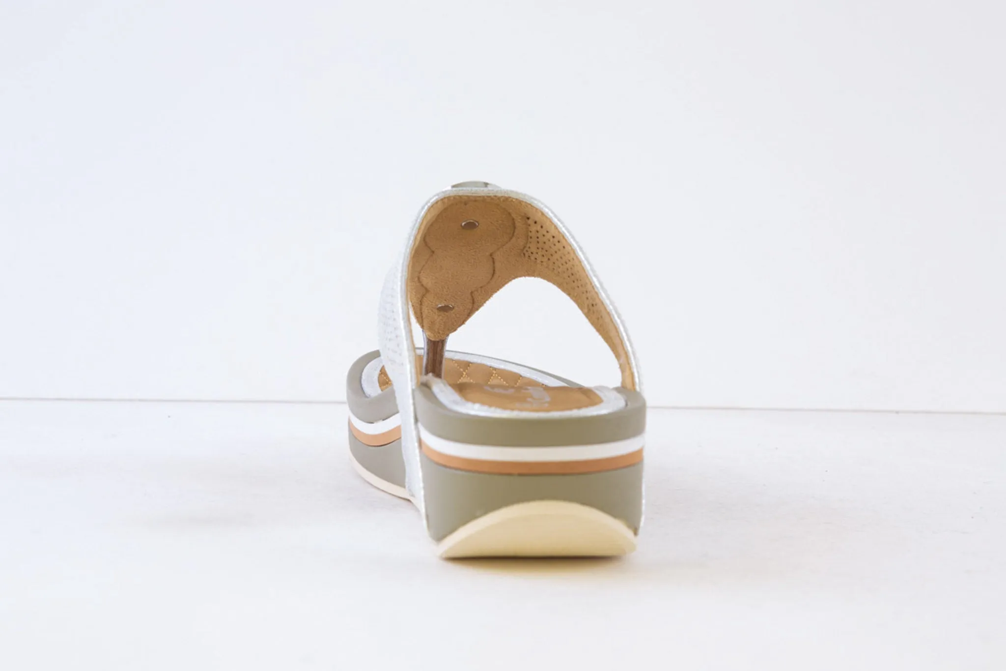 P COMFORT - WW1634 TOE-POST MULE - SILVER