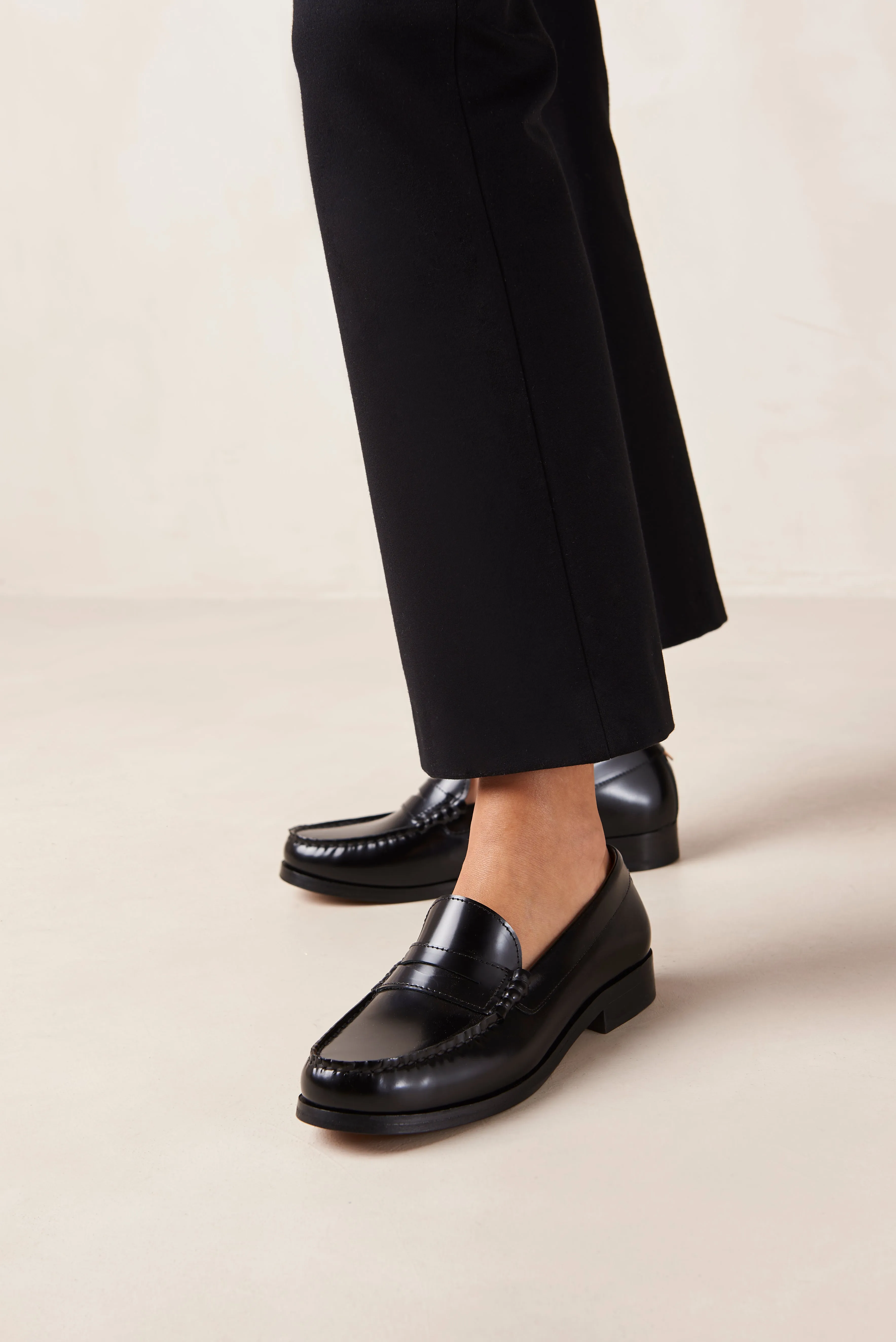 Rivet Leather Loafers - Black