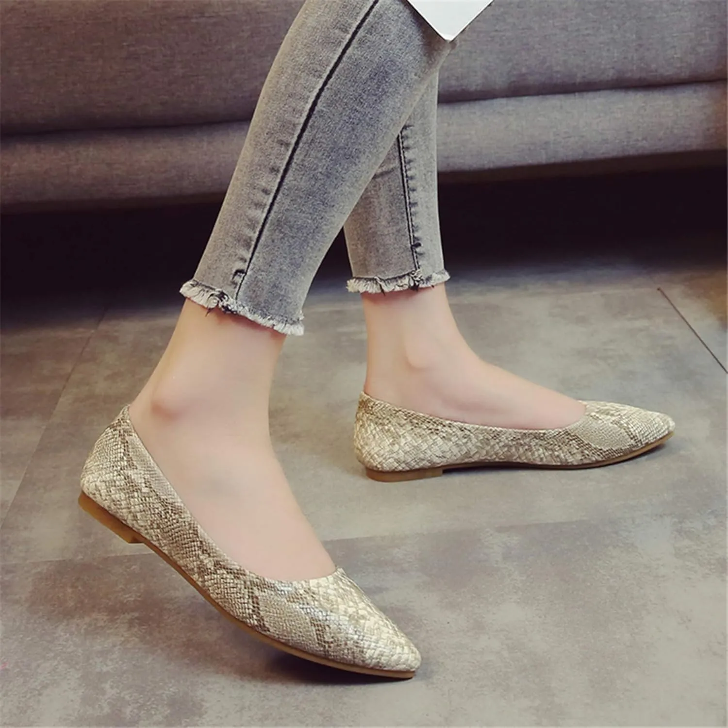 Stunner Women Stylish and Comfortable Mid-Heel Pointed Pumps Shoes