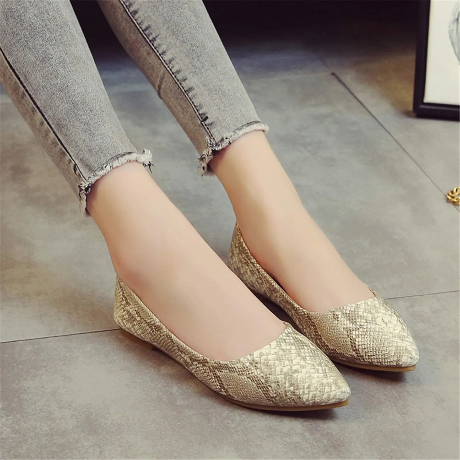 Stunner Women Stylish and Comfortable Mid-Heel Pointed Pumps Shoes