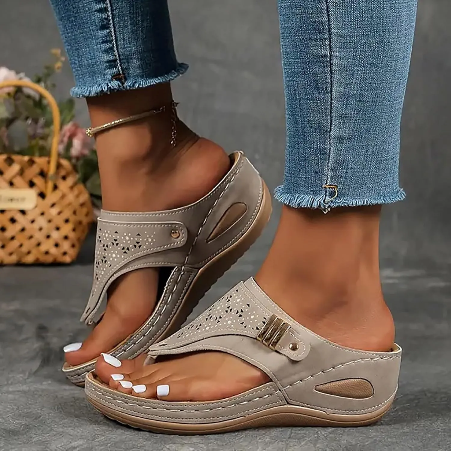 Women's Breathable Mesh Sports Sandals,Mesh Comfort Durable Non Slip Sole Casual Versatile Open Toe Beach Slides with Low Platform Heel Casual Beach Slides for Summer Comfort